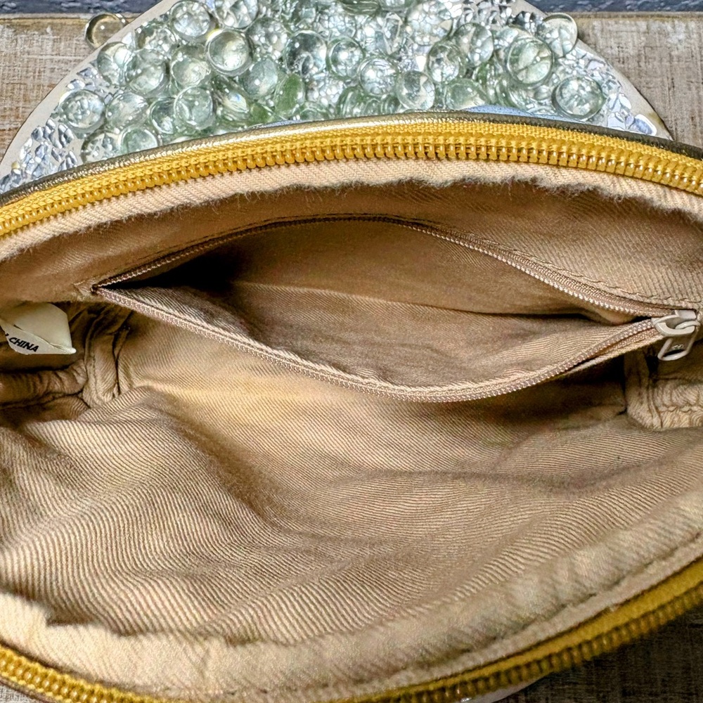 Allen Edwards Elegant Woven Gold and Brown Vegan leather Women's Bag - Picture 8 of 8